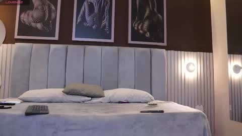 Ariaa online show from November 5, 2025, 7:03 pm