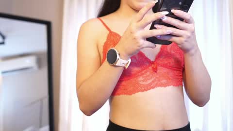 Snapshot of ariaa_isabell chatting on April 30, 2026, 6:47 pm Ariaa online show from April 30, 2026, 6:47 pm
