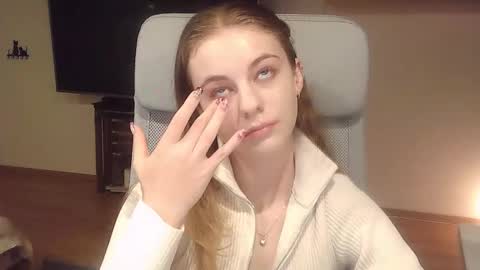 AriaCreazy online show from October 25, 2025, 8:36 pm