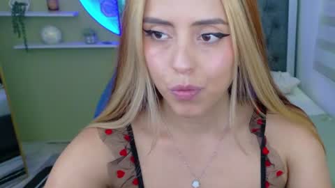 Snapshot of ariah_cute chatting on June 17, 2026, 7:59 pm ariah_cute online show from June 17, 2026, 7:59 pm
