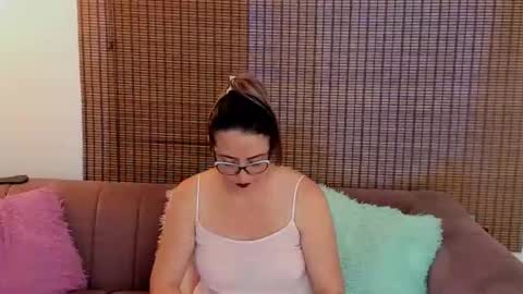 Snapshot of ariana_cross_ chatting on May 7, 2026, 12:10 pm Ariana Cruz online show from May 7, 2026, 12:10 pm