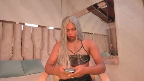 ariana_grande233 online show from March 18, 2026, 11:46 am