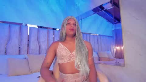 ariana_grande233 online show from April 22, 2026, 11:34 am