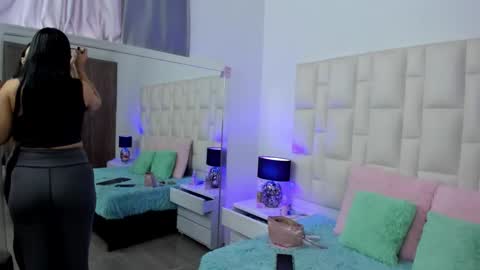  ariana  online show from December 22, 2025, 4:26 pm