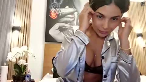 Snapshot of ariana_valdirii chatting on April 30, 2026, 11:42 pm cristina online show from April 30, 2026, 11:42 pm
