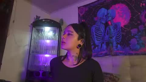 Snapshot of ariana_whitee chatting on July 18, 2026, 7:23 am ariana_whitee online show from July 18, 2026, 7:23 am