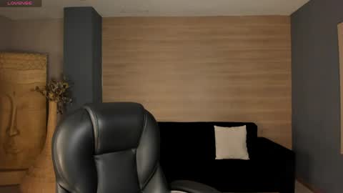 Ariana Dumont online show from April 20, 2026, 11:24 am