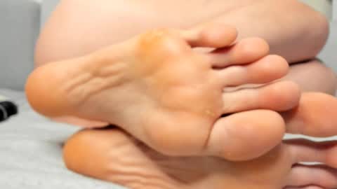 Ariana  Steven online show from October 27, 2025, 2:48 am