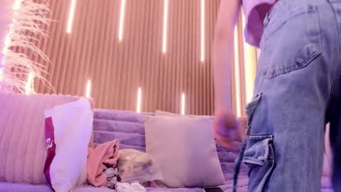 Ari  online show from December 14, 2025, 12:54 pm