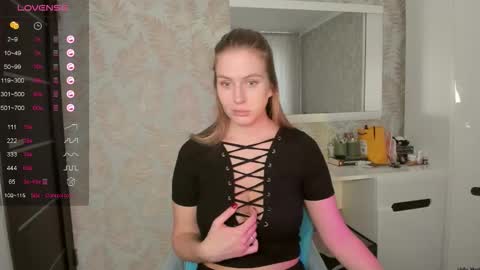 Snapshot of arianawei chatting on December 2, 2025, 10:31 am Ariana online show from December 2, 2025, 10:31 am