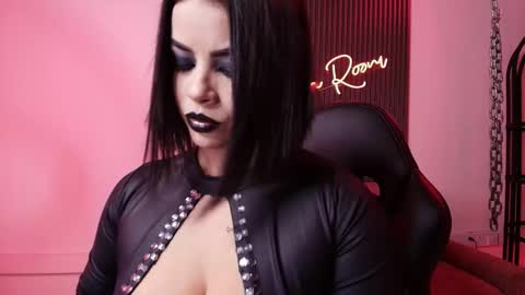 Arianna online show from October 28, 2025, 7:49 pm