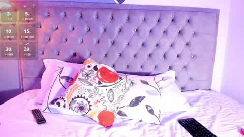 Snapshot of arianna_daviss chatting on January 8, 2025, 7:56 pm online show from January 8, 2025, 7:56 pm