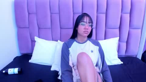 Snapshot of arianna_daviss chatting on February 18, 2025, 9:54 am online show from February 18, 2025, 9:54 am