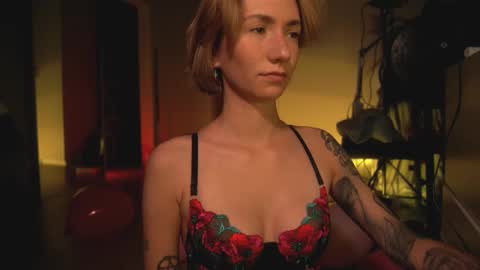 Snapshot of arianna_richi chatting on February 14, 2025, 5:19 am Olivka online show from February 14, 2025, 5:19 am