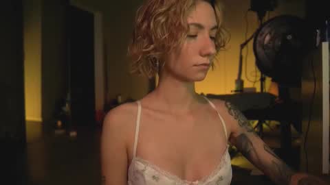 Snapshot of arianna_richi chatting on March 1, 2025, 5:52 am Olivka online show from March 1, 2025, 5:52 am