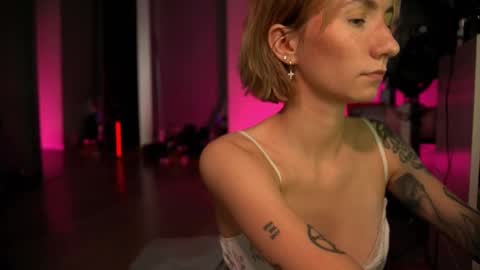 Snapshot of arianna_richi chatting on March 8, 2025, 8:33 am Olivka online show from March 8, 2025, 8:33 am