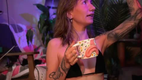 Snapshot of arianna_richi chatting on April 24, 2026, 10:28 am Olivka online show from April 24, 2026, 10:28 am