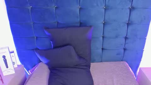 Arianna  online show from January 18, 2026, 3:05 pm