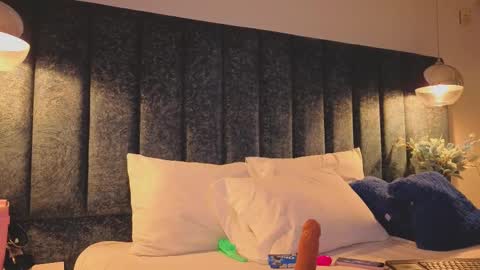 Arianna online show from October 2, 2025, 7:43 pm