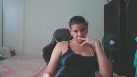 ariannaloovel online show from February 18, 2026, 9:33 pm