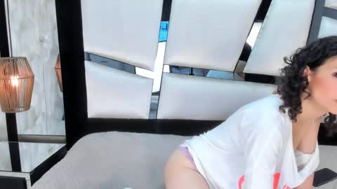 ariannarussell1 online show from February 18, 2025, 1:33 pm