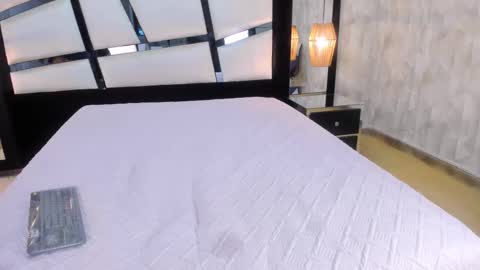 ariannarussell1 online show from September 16, 2025, 2:07 pm