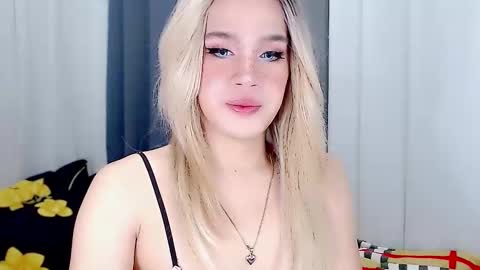 Snapshot of arianne_xoxo777 chatting on March 1, 2025, 8:23 am ARIANNE CUMS online show from March 1, 2025, 8:23 am