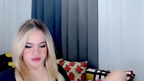 Snapshot of arianne_xoxo777 chatting on March 5, 2025, 12:00 pm ARIANNE CUMS online show from March 5, 2025, 12:00 pm