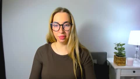 Snapshot of ariaswan chatting on November 29, 2025, 6:16 am Aria online show from November 29, 2025, 6:16 am