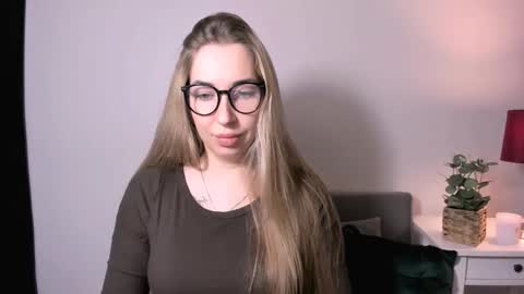 Snapshot of ariaswan chatting on January 14, 2026, 12:11 pm Aria online show from January 14, 2026, 12:11 pm