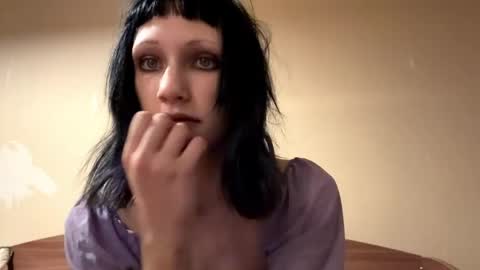 Ari online show from April 19, 2026, 7:16 pm