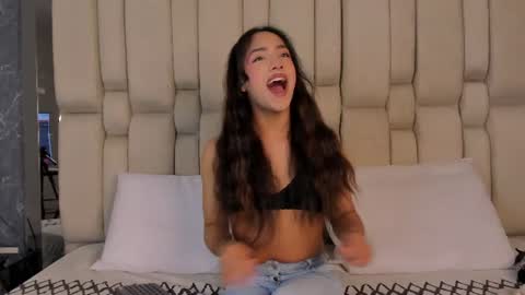 Snapshot of aribloom7 chatting on June 13, 2026, 8:07 pm Welcome to Ari room online show from June 13, 2026, 8:07 pm