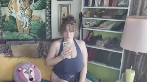 Arielle Ari online show from November 7, 2025, 5:57 pm