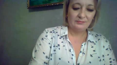 ArielXLoveresss online show from November 4, 2025, 6:12 am