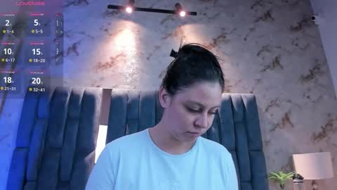 Ari Vega online show from November 2, 2025, 5:10 am