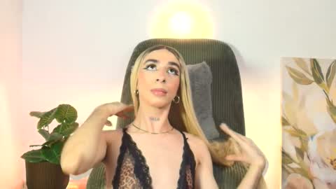 Snapshot of arivega chatting on June 5, 2026, 6:52 am Nice to meet you thumb up me please its important I LOOK MY BIO DOWN online show from June 5, 2026, 6:52 am