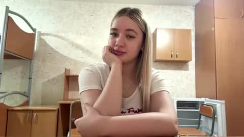 Snapshot of arlettaeavey chatting on July 1, 2026, 7:43 am Kate online show from July 1, 2026, 7:43 am