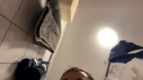 armyskater32 online show from September 29, 2025, 8:35 pm