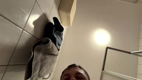 armyskater32 online show from April 1, 2026, 8:17 pm