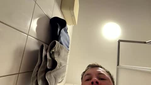 armyskater32 online show from April 12, 2026, 8:19 am