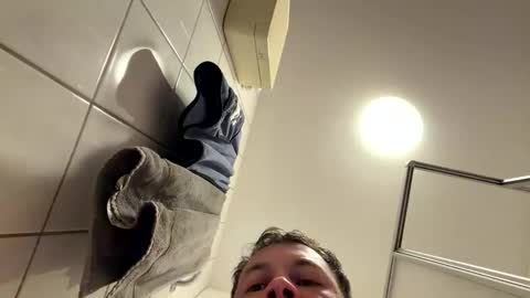 Snapshot of armyskater32 chatting on May 4, 2026, 7:54 pm armyskater32 online show from May 4, 2026, 7:54 pm