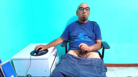 arnelux72 online show from March 16, 2026, 5:44 am