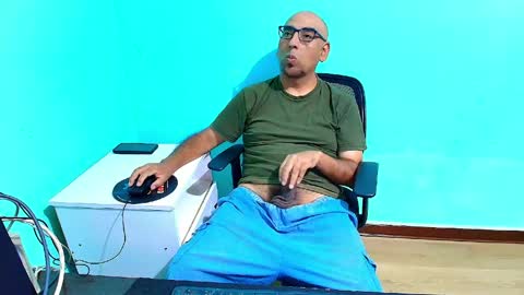 Snapshot of arnelux72 chatting on May 2, 2026, 5:34 am arnelux72 online show from May 2, 2026, 5:34 am