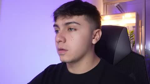 aron__cooper online show from December 3, 2025, 9:35 pm