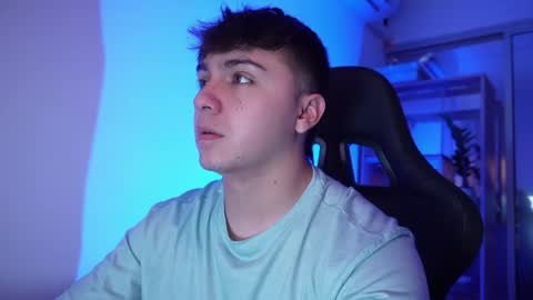 aron__cooper online show from April 21, 2026, 3:13 am