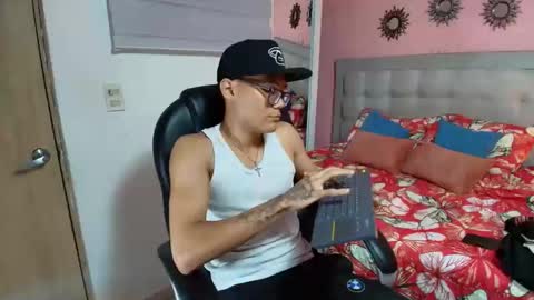 aron_big_big online show from October 21, 2025, 8:42 pm