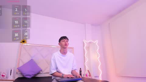 Snapshot of aron_tay chatting on December 28, 2024, 2:54 am your aron online show from December 28, 2024, 2:54 am