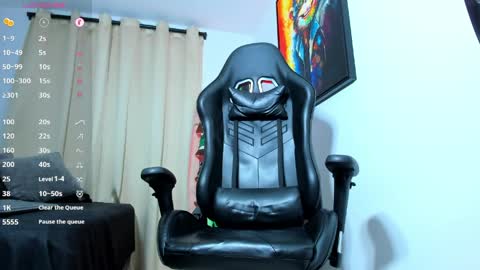 Snapshot of aronvillegas chatting on April 23, 2026, 2:02 am online show from April 23, 2026, 2:02 am