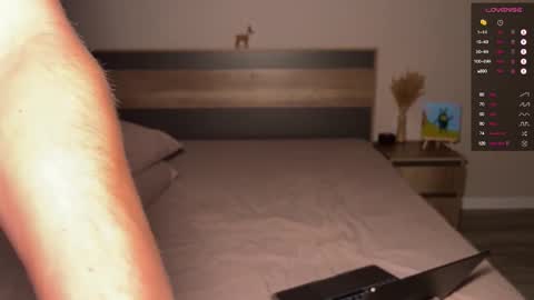 Aron and Phil solo online show from October 17, 2025, 3:58 pm