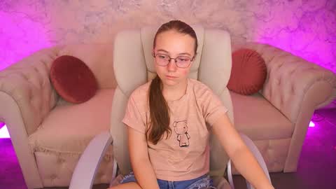 arrinawair online show from September 24, 2025, 7:01 am